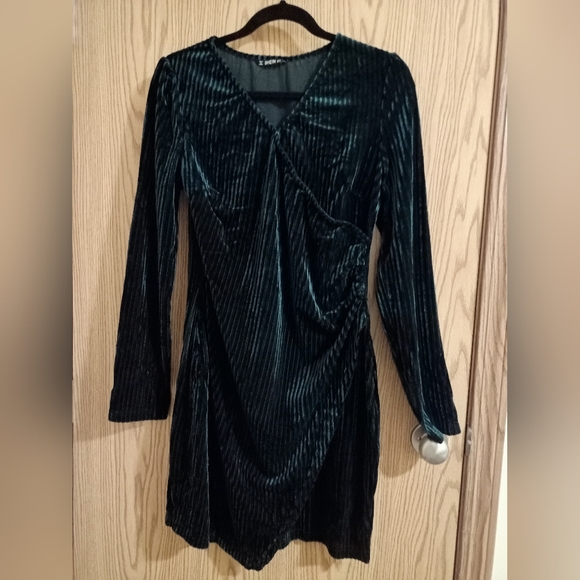 Shein Green Velvet Dress - Picture 5 of 5